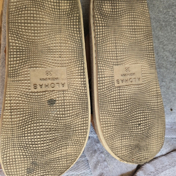 Sold-Alohas Sandals - Picture 4 of 4